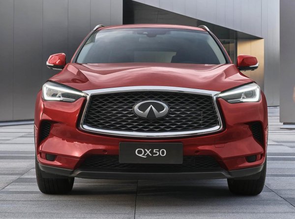 鼎泽配资 日系豪华SUV，BOSE音响+新中控屏，后备厢1139L